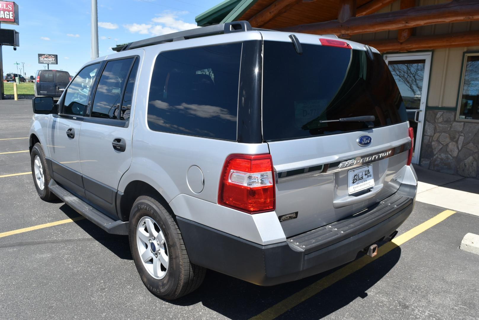 2016 Silver /Black Ford Expedition XL (1FMJU1GT0GE) with an 3.5L Twin Turbo V6 engine, 6-Speed Automatic w/ OD transmission, located at 1600 E Hwy 44, Rapid City, SD, 57703, (605) 716-7878, 44.070232, -103.171410 - Photo#5